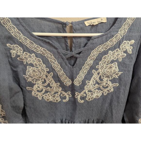 Gorgeous peasant style chambray top w/trumpet sleeves & ivory appliques size S - Picture 3 of 10
